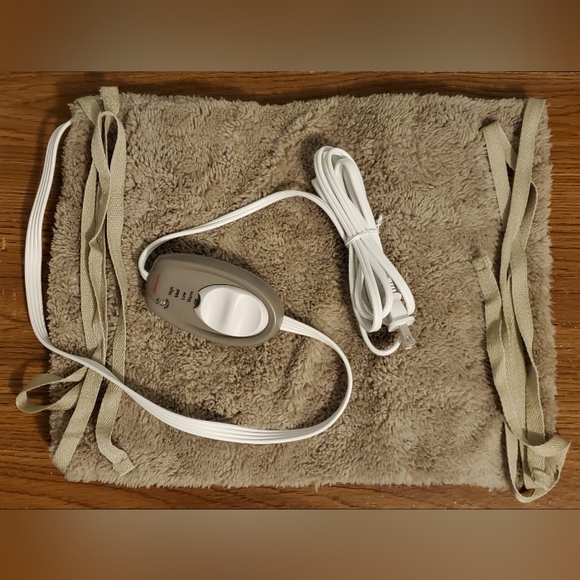 Sunbeam, Ultra Soft Heating Pad with 4 heat settings. New In Box - Picture 4 of 16